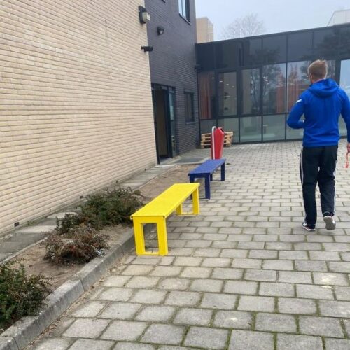 Parkbank Danielle 51 Parkbank Danielle in bijna iedere ral kleur leverbaar en erg leuk op speel- en schoolpleinen